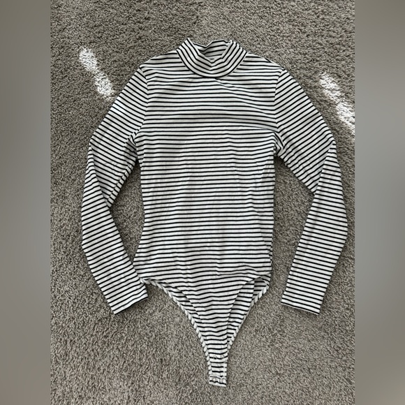 Black & White Striped Long Sleeve Bodysuit - Small - Picture 1 of 3